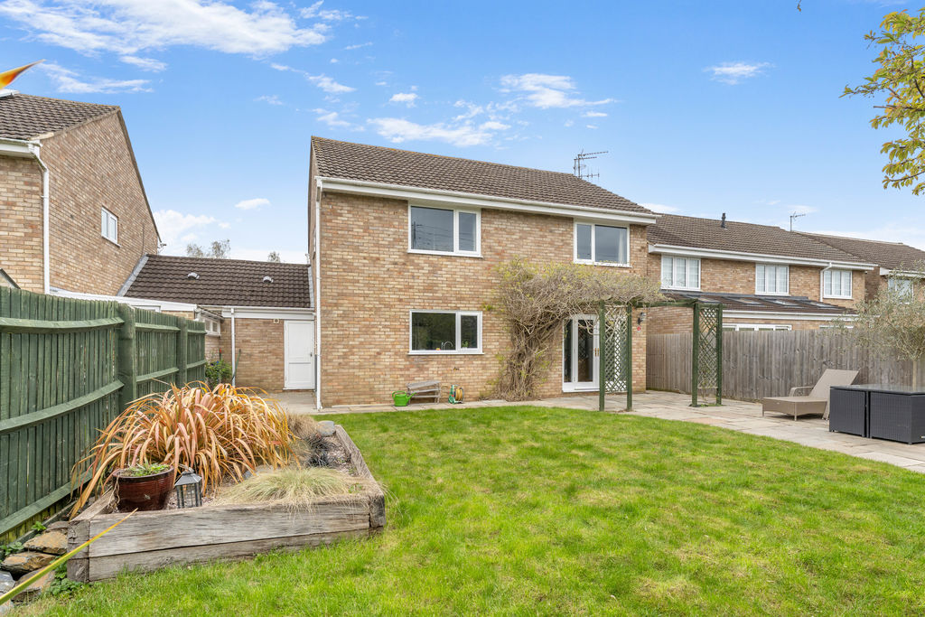 Gauntlets Close Bloxham